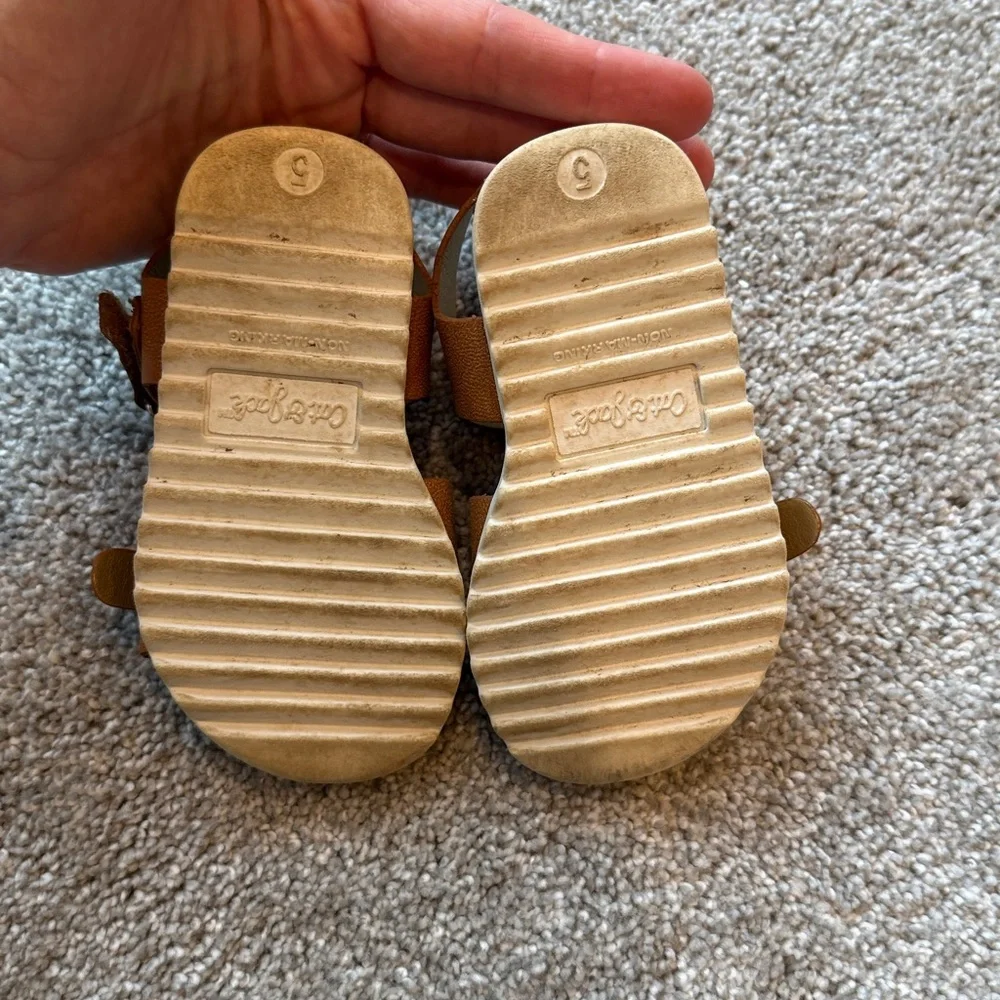 Cat & Jack- Toddler Girls' Shaelyn Sandals, size 5 Hook & Loop Contoured Footbed